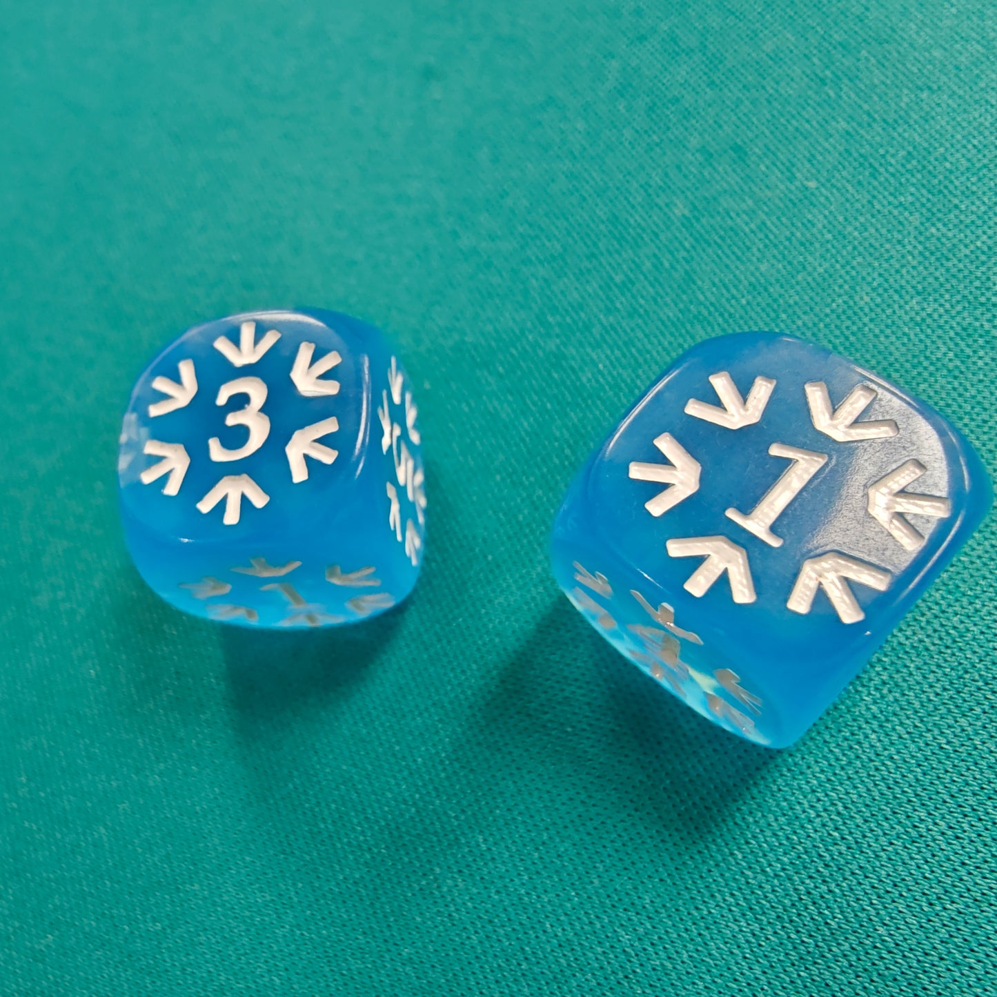 FAB Dice - Small Frostbite set of 2 (16mm)